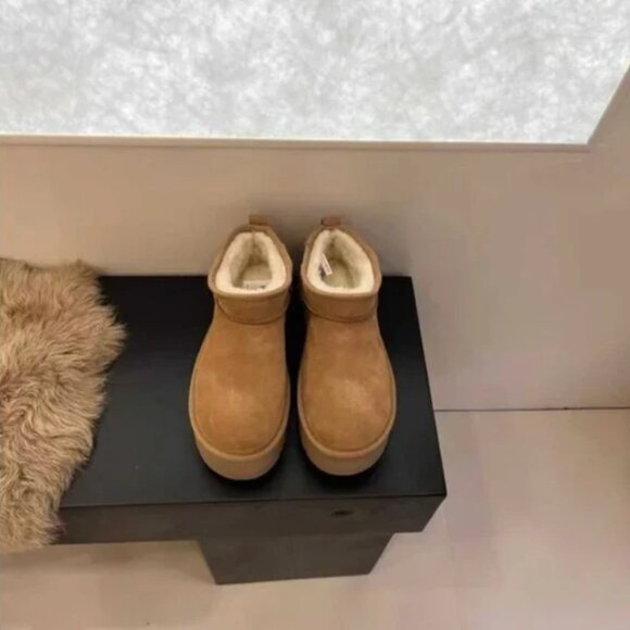 UGG Australia Classic Ultra Mini Platform Boots - Picture 2 of 7